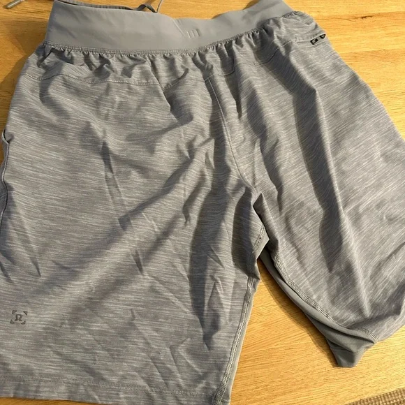 Lululemon THE Linerless Shorts 9 inch - Picture 3 of 5